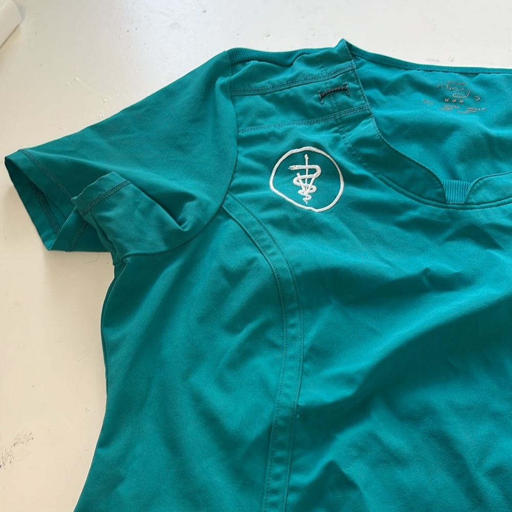 Cherokee Infinity Medium Short Sleeve Teal Scrub Uniform Top - Picture 2 of 5